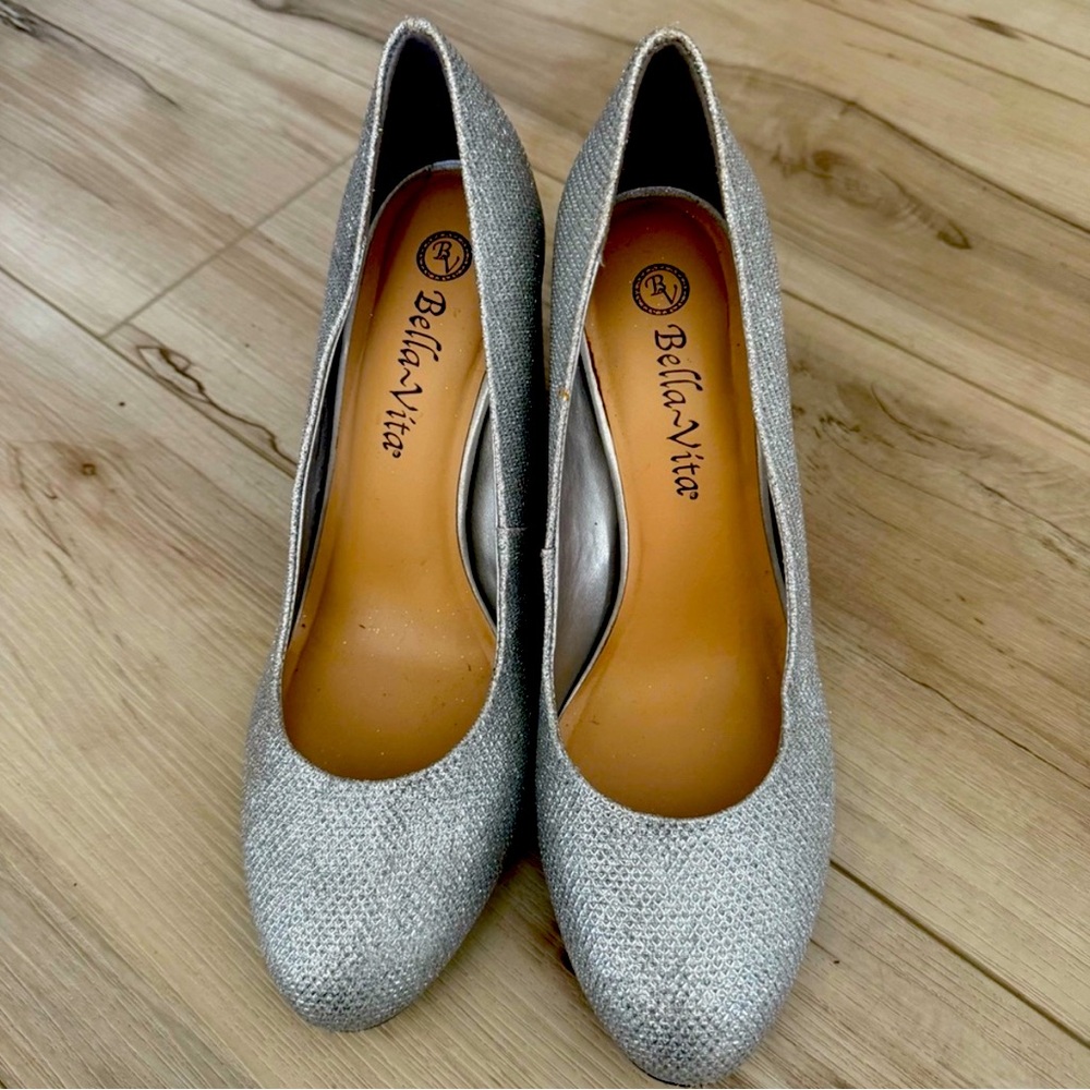 Bella Vita Silver Glitter Pumps chunky heel glam Size 6.5